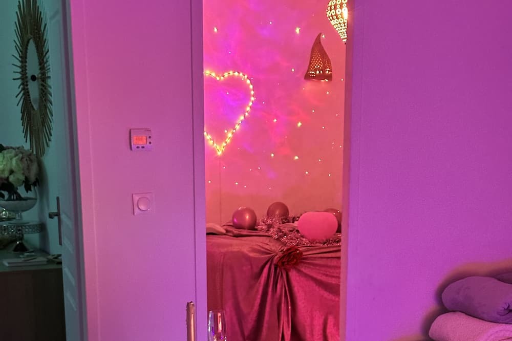 Freneuse Apartment | Romantic Apartment with Private Jacuzzi