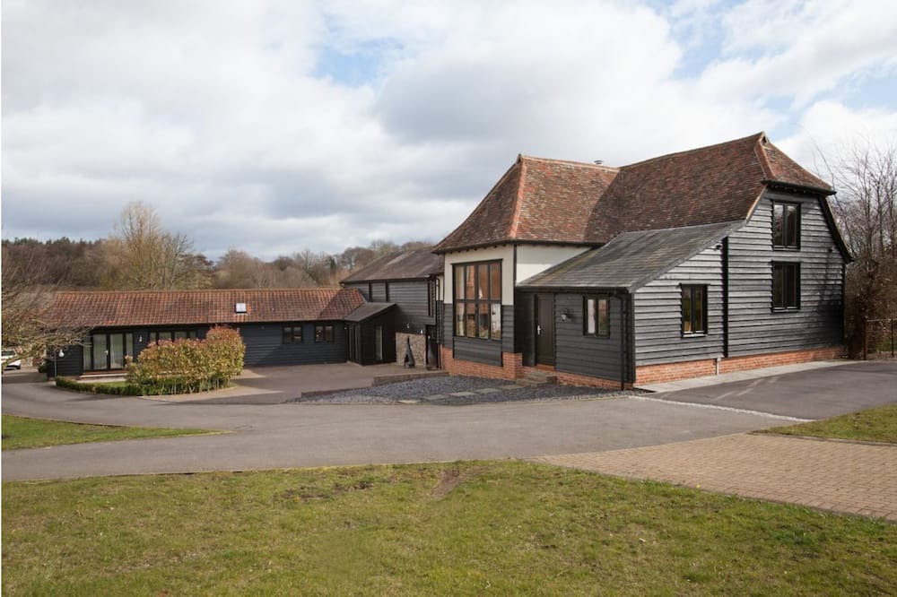 Dunmow House | Butterfly Barn - Large Essex Barn