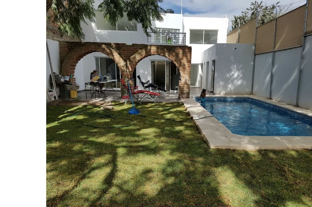 Zapopan House | Hermosa Residencia, con Alberca Templada Privada!