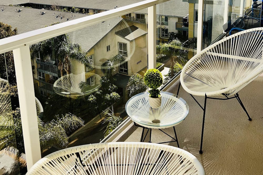 Marina del Rey Apartment | Beautiful apartment with amazing ocean views. Walking distance to Venice Beach!