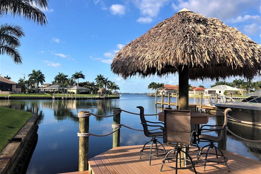 Yacht Club Villa | Waterfront Luxury Villa * South Facing * Pool * Jacuzzi * WiFi * Tiki Hut*