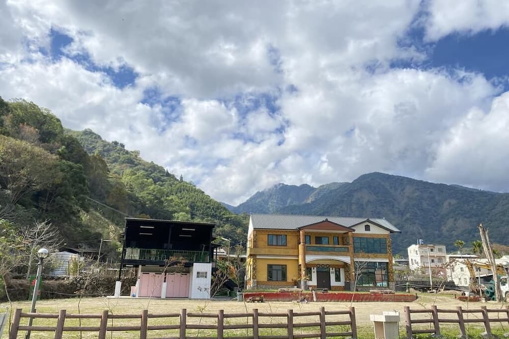 Xinyi Bed & Breakfast | Rona Resort