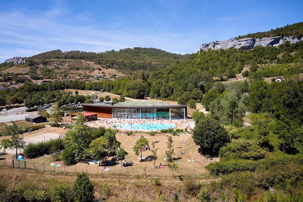 Ornans Ski Chalet | Luxe Sanitary XL 6 Pers. Villatent at 4-star campsite La Roche d'Ully