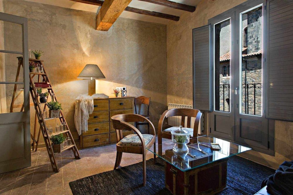 Olot Apartment | a4-1 Campaner