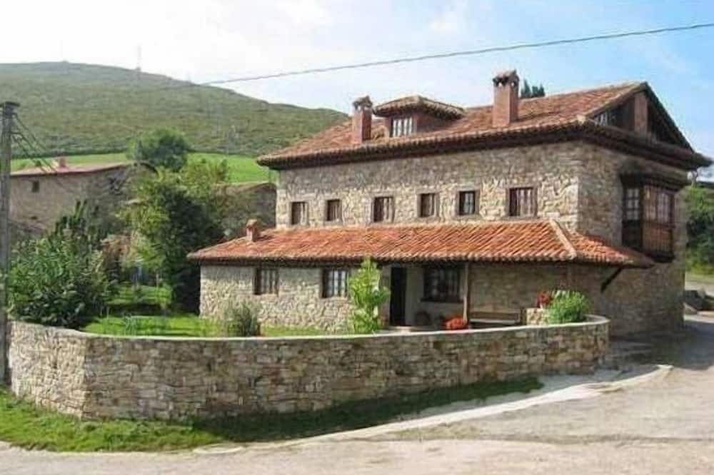 Los Tojos Cottage | Colsa apartments for 5 people