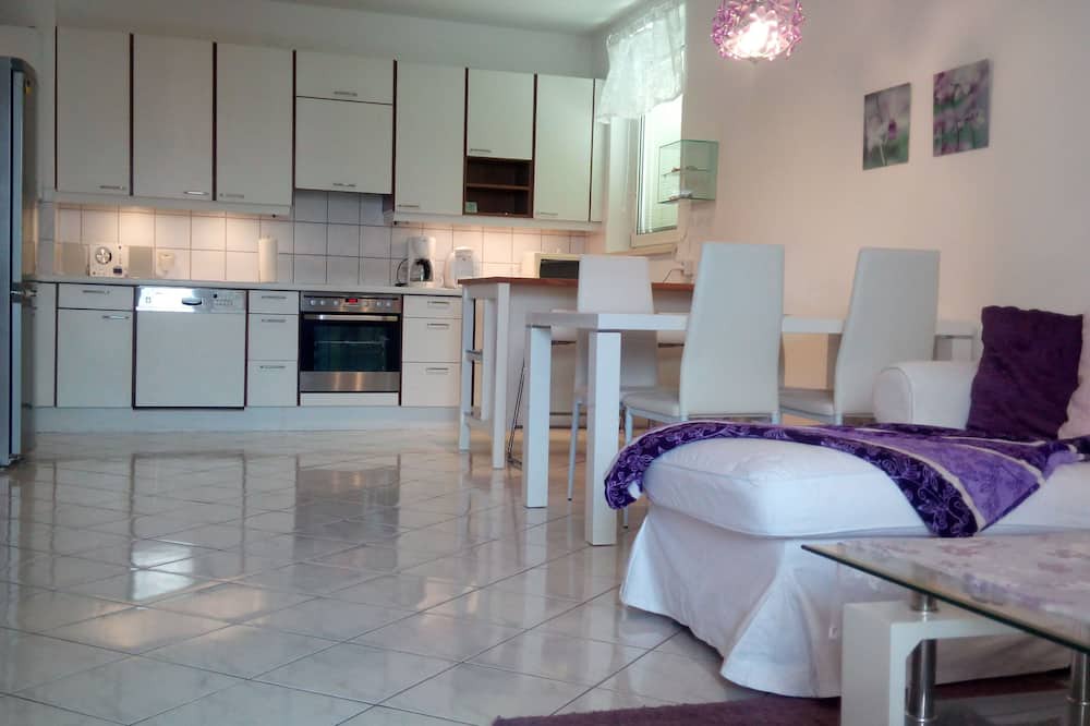 Wiener Neudorf Apartment | 90m2, TOP LOCATION, CLOSE TO VIENNA, QUIET, CLEAN, SECURE, CHEAP, SCS, WiFi