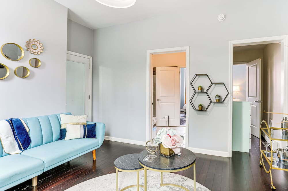 Newburgh Apartment | Explore & Work! Stylish Washington Heights Duplex