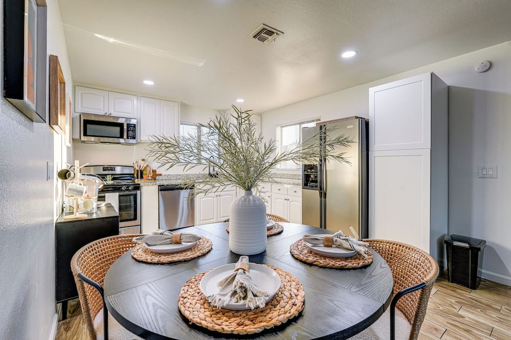 Gilbert Cottage | Easy Walk to Dtwn Gilbert, Family-friendly Oasis!