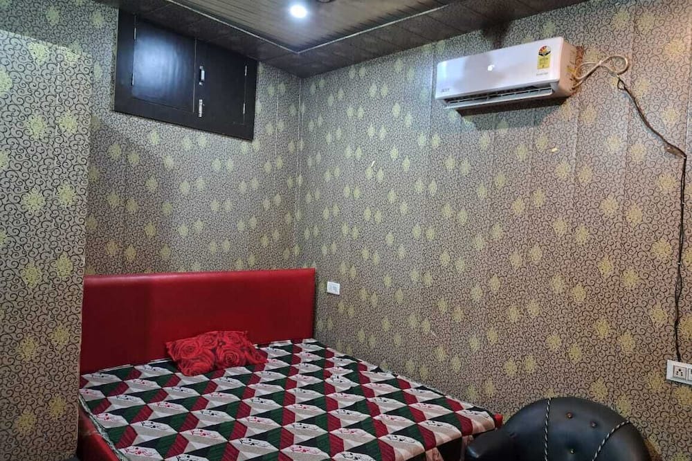 Moradabad Hotel | Pari Ac Restaurant & Hotel