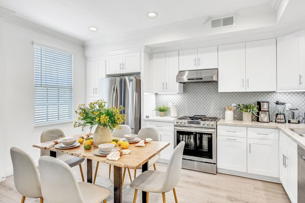 Mid Central House | Elegant Charming Pasadena Townhouse in Prime Spot!