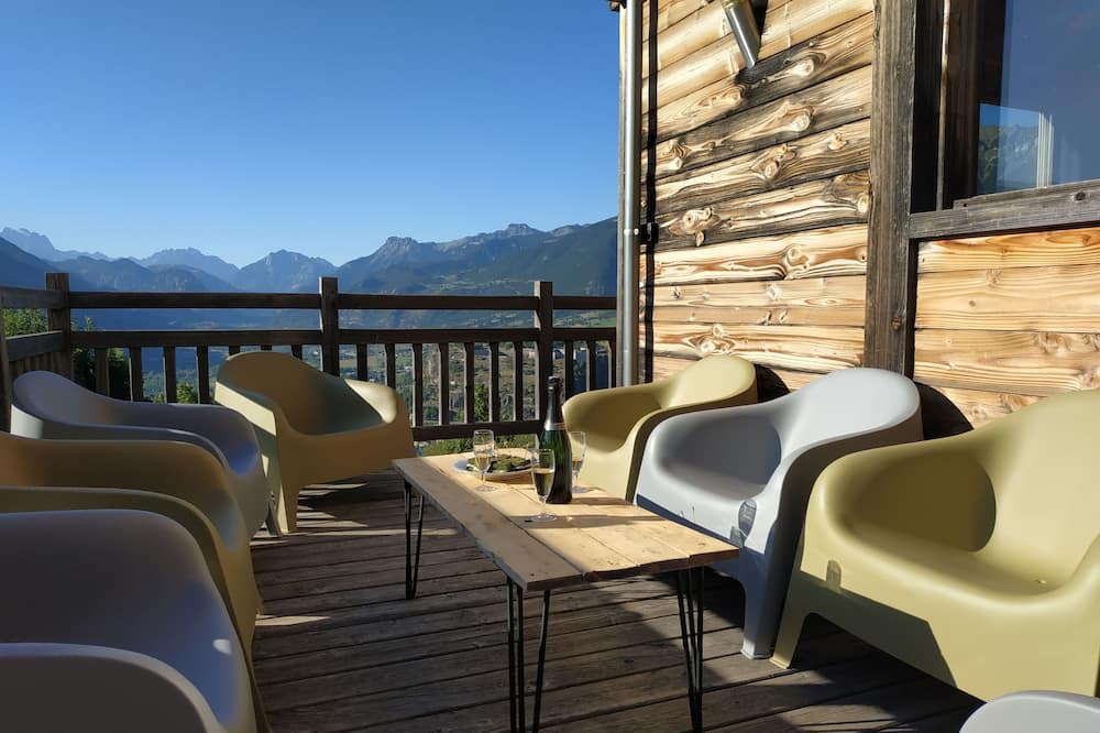Risoul Ski Chalet | Large 21-person chalet, 15-person chalet with 6-person apartment.