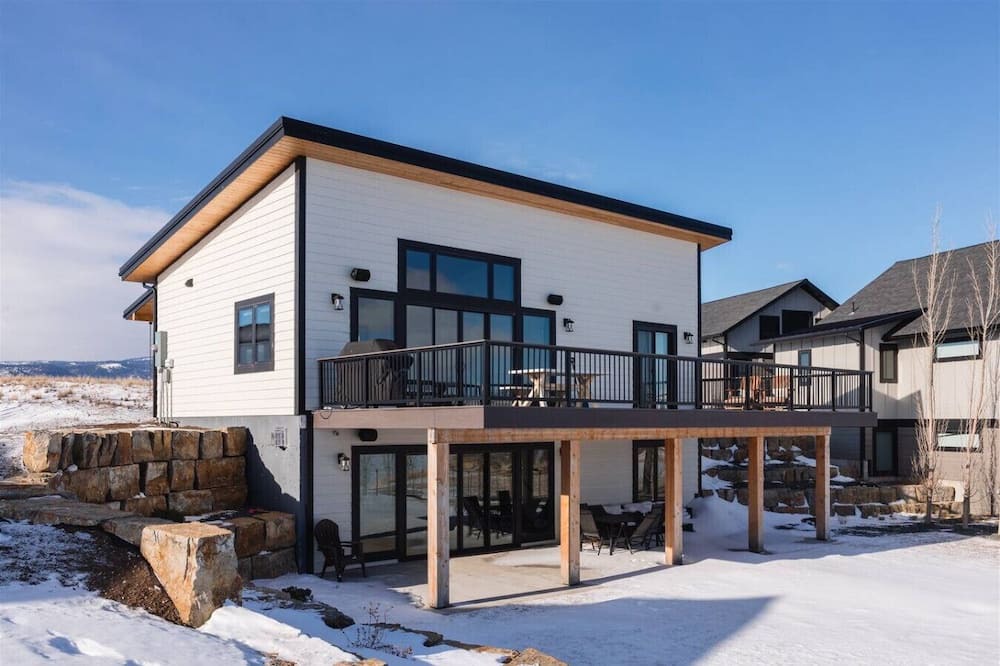McAllister House | Angler's Landing - Lakehouse Retreat with Stunning Panoramic Views
