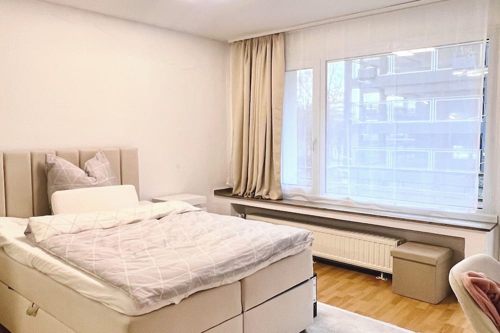 Unterbilk Apartment | Apartment at the Düsseldorf television tower