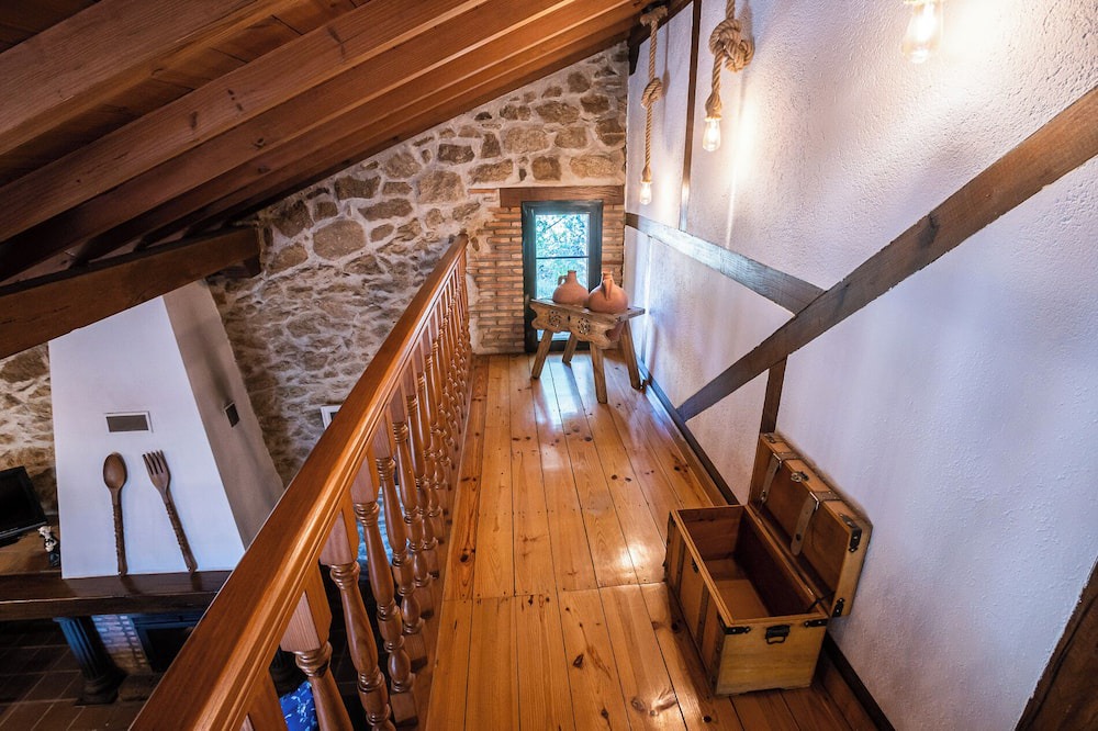 Cuacos de Yuste Cottage | Rural house * Paraje de Yuste. Ideal for families and groups, pets allowed