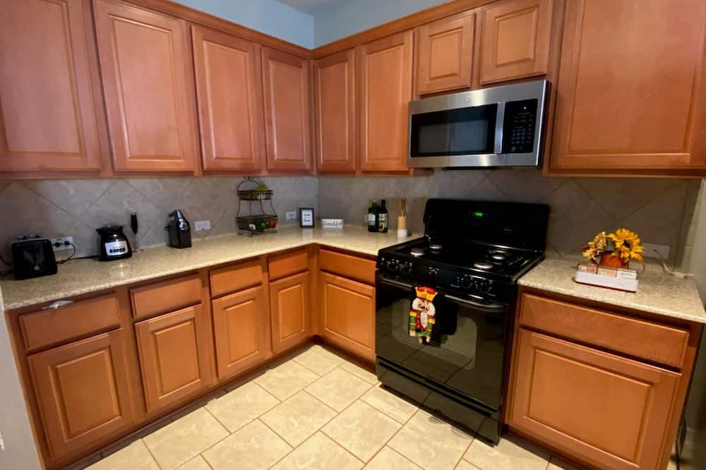 Pearland House | Upscale Pearland Home in Prime Location! Unique and Spacious!