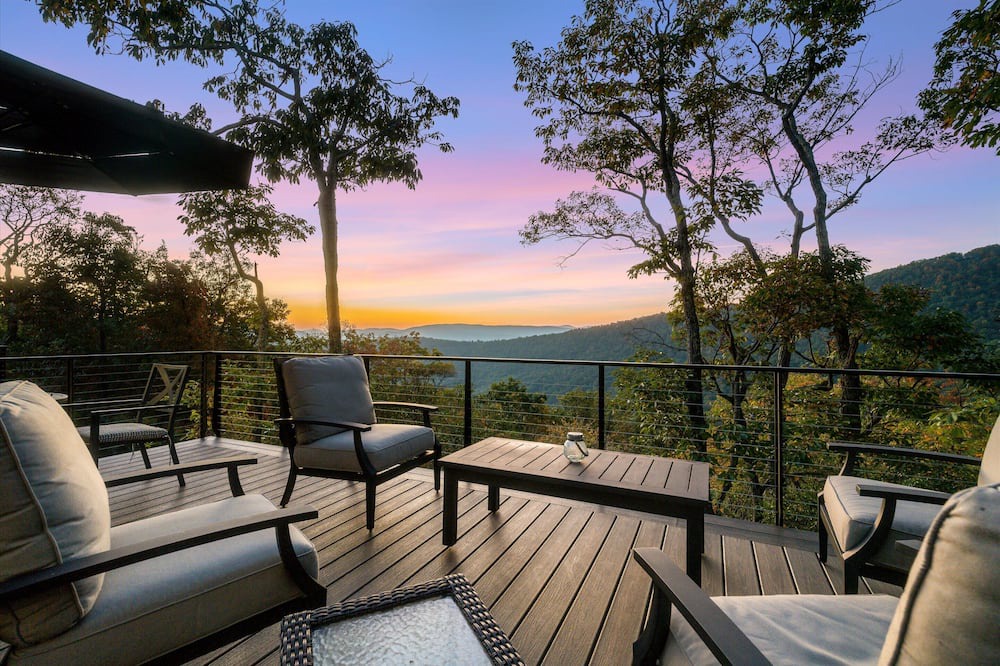 Nellysford House | Art & Soul Guest House: Mtn Views + Hot Tub