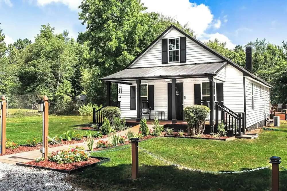 Holly Springs House | Country in Holly Springs