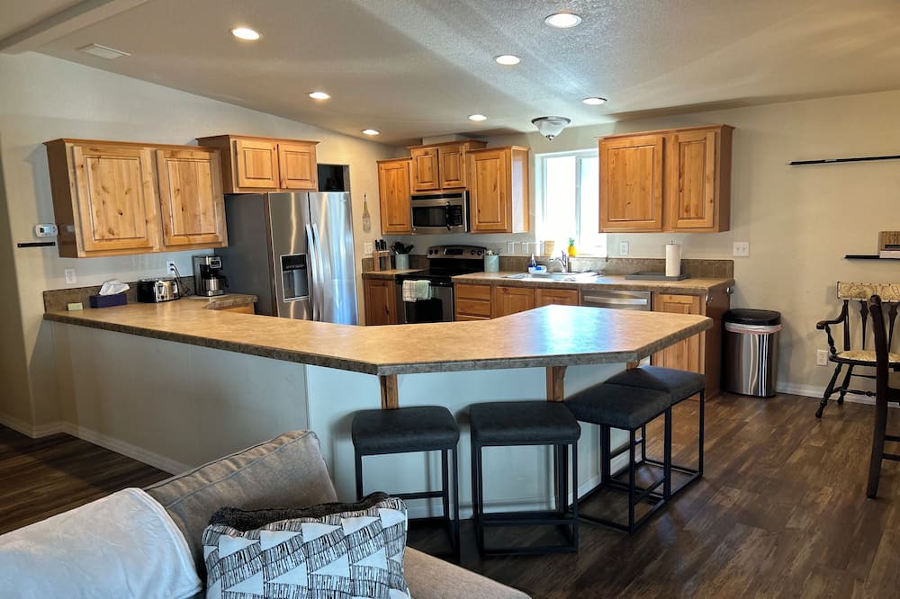 Sunland Estates House | Comfortable 3 bedroom/2 bathroom home in Sunland Estates