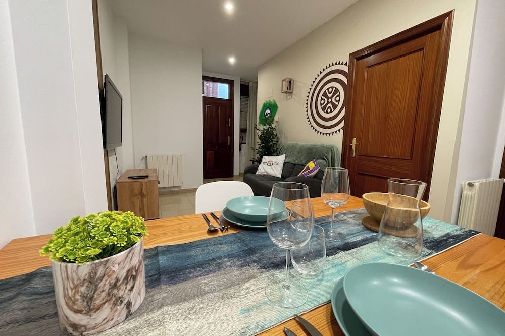 Saron Apartment | 3 min from the Cabárceno Nature Park.