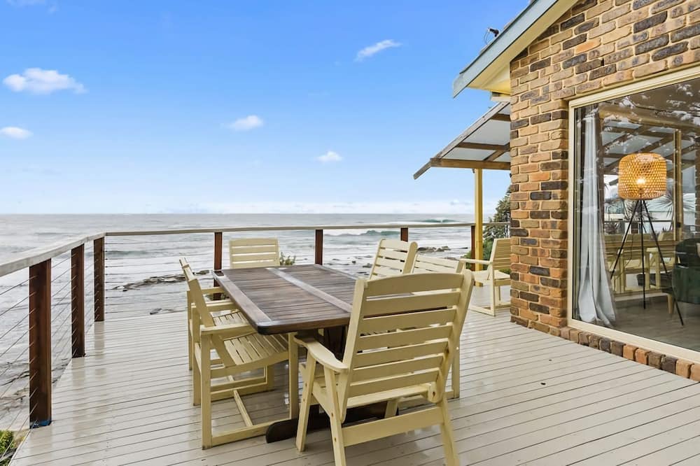 Blue Bay House | Absolute Waterfront Family Escape Blue Bay