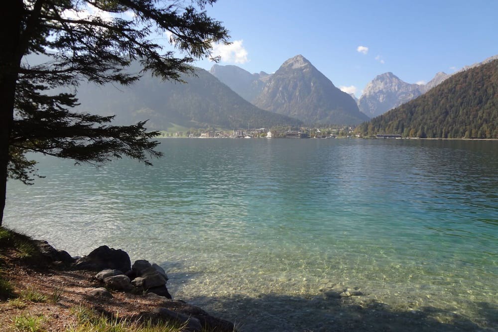 Steinberg am Rofan Apartment | Lovely apartment for 10 guests with hot tub, WIFI, patio, pets allowed and parking