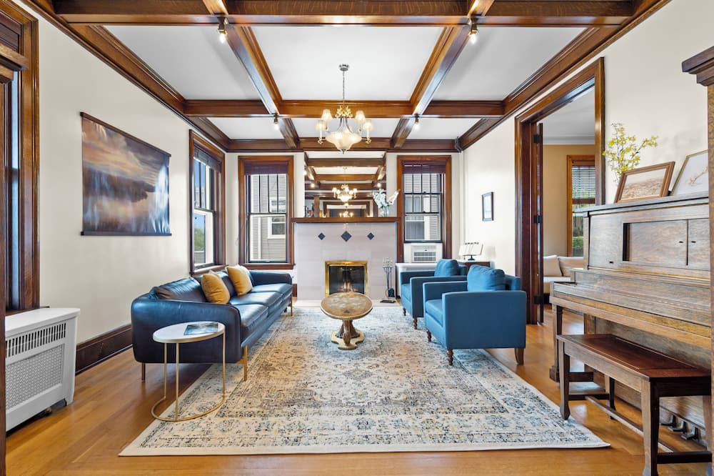 Dubuque House | Spacious 7-bedroom house- unique history, modern comforts and incredible views