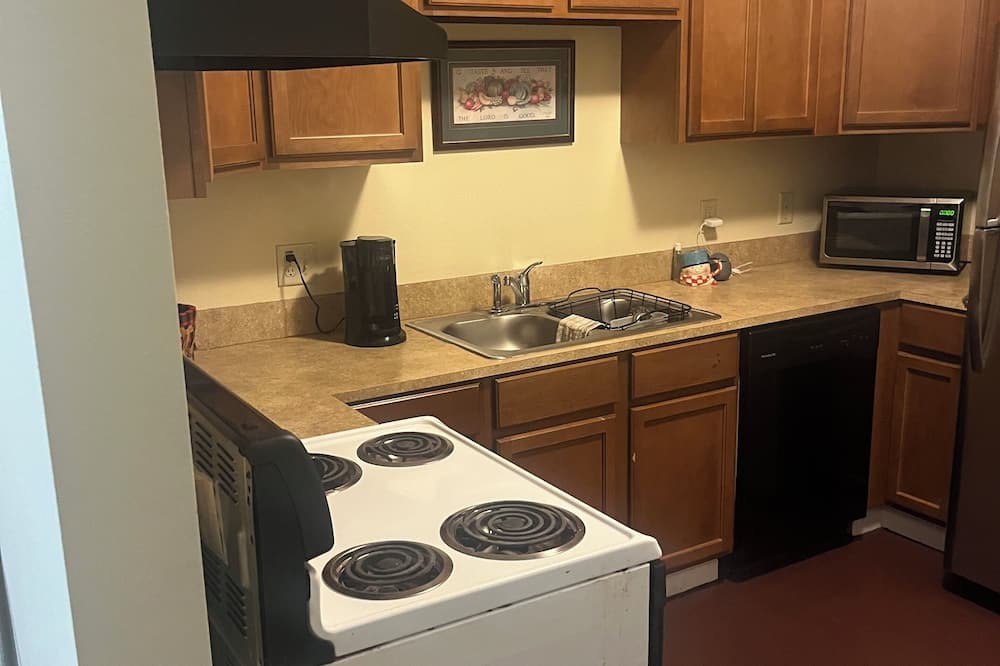 Lake Charles House | Charming 3-bedroom condo in brilliant Lake Charles with WiFi, AC