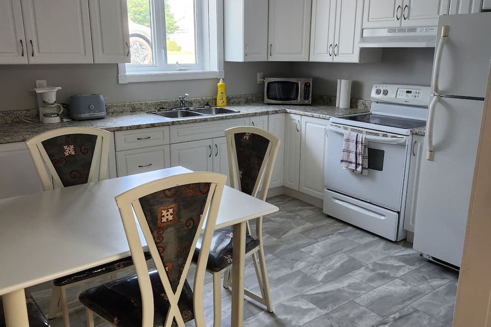 Shippagan Apartment | Appartement de la rive (bottom)