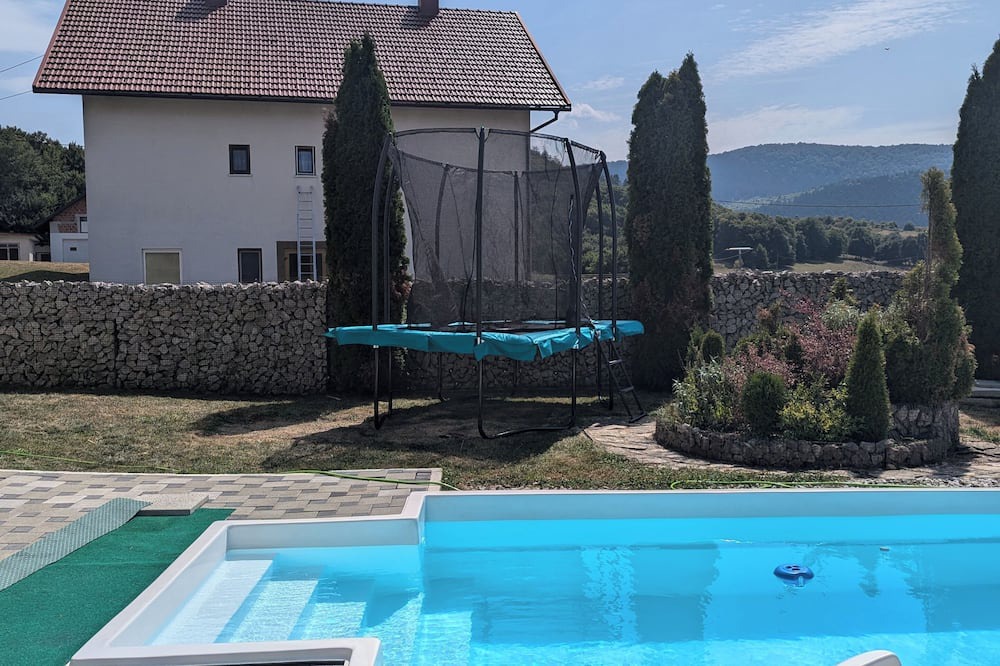 Brinje Apartment | Vacation apartment Luna with pool. and dogs welcome