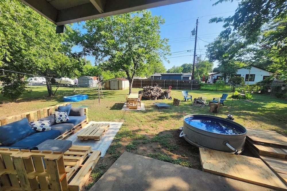 East Congress House | LOCATION LOCATION LOCATION! Austin home w/ Pool, FULLGYM, IceBath & PaddleBoards