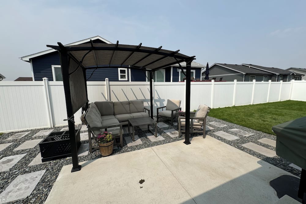 Gillette House | Clean beautiful house 3 minutes from CAM-PLEX & 1 min from Energy Sports Complex