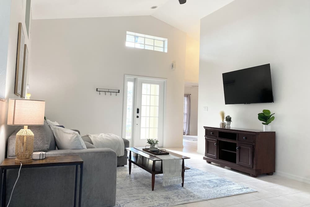 Sabal Springs House | Cozy 2-bedroom house in tranquil North Fort Myers with WiFi, AC