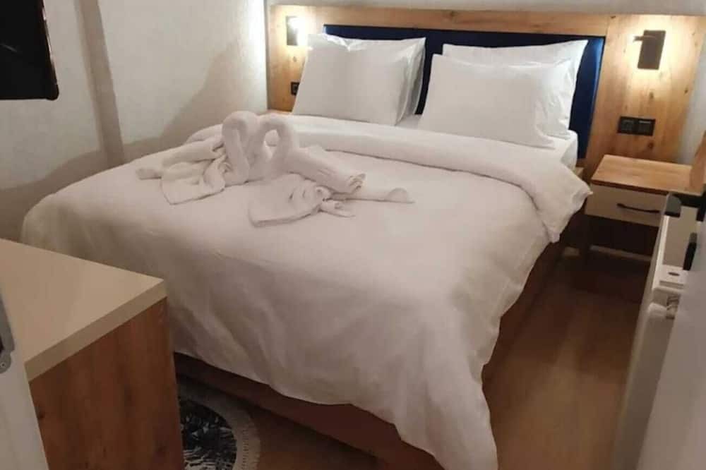 Kumkapi House | SPACIOUS ROOM WITH BEDROOM, KITCHEN, BATHROOM, AIR CONDITIONER