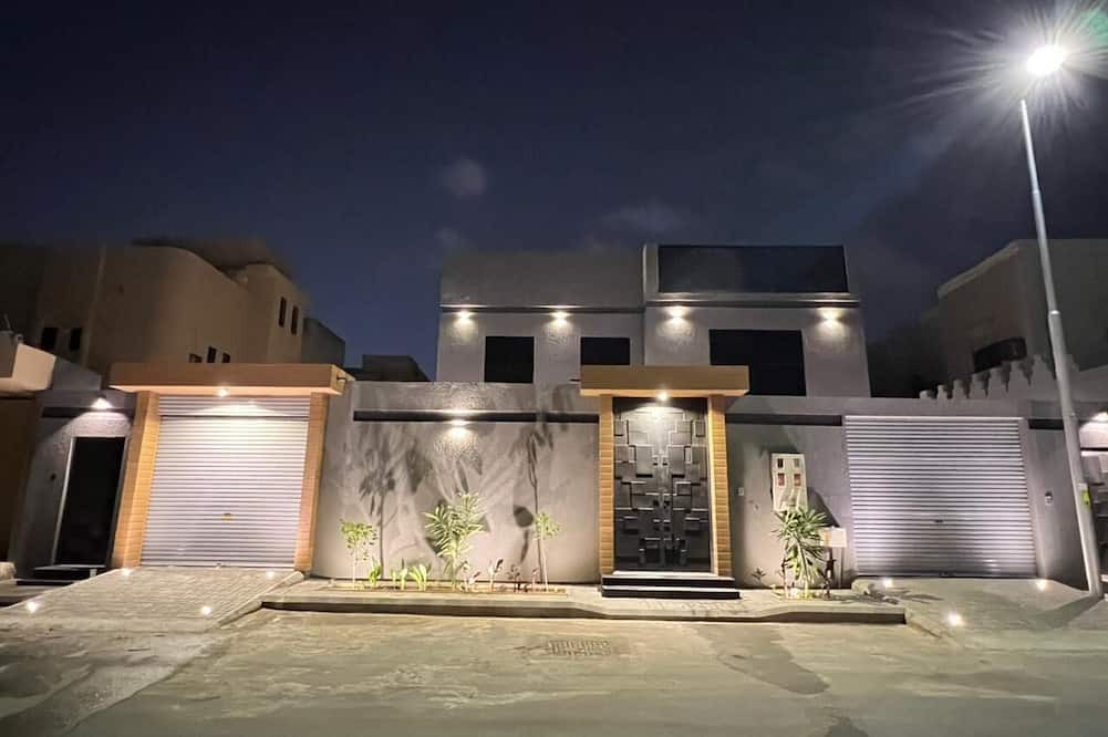 Buraydah Boat Rental | 4-bedroom Yacht in delightful Buraydah with WiFi, AC