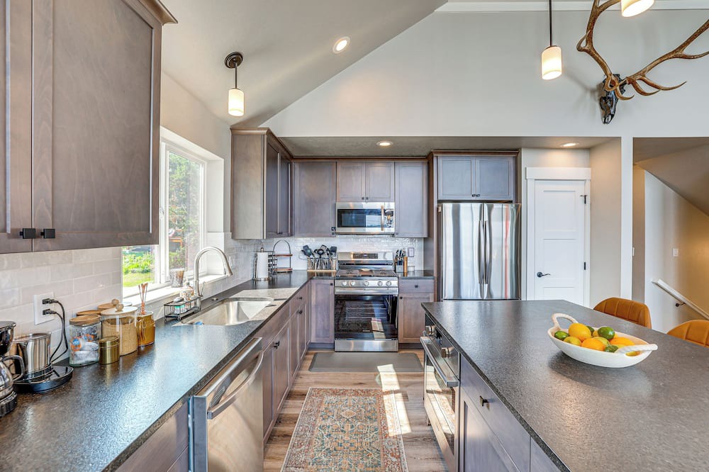 Tamarack Resort Cabin | Lakefront Family Getaway in Donnelly w/ Swim Spa!