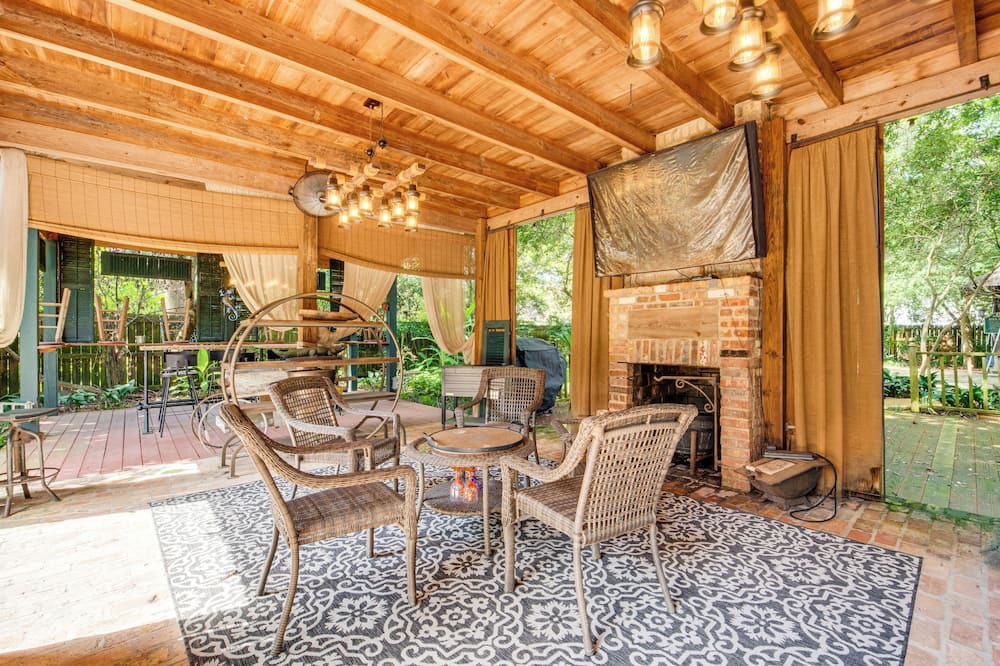 New Roads House | Whimsical New Roads Home < 1 Mi to Main Street!
