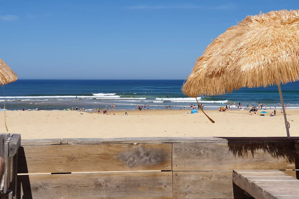 Mezos House | Holiday Home 'Maison Bois Proche De L'Atlantique' with Private Terrace, Wi-Fi and Air Conditioning