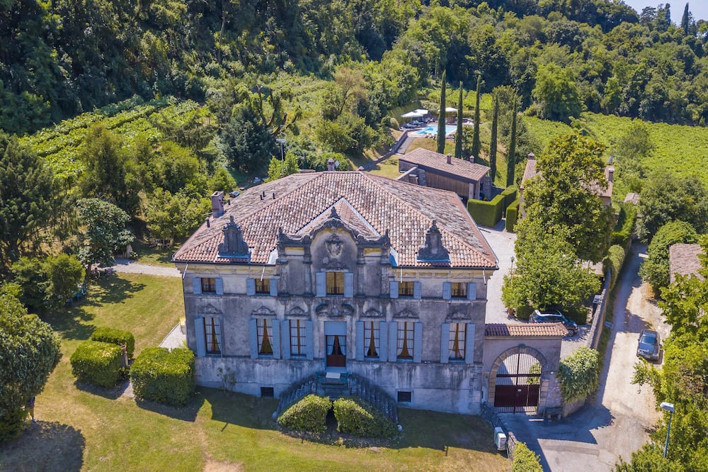 Colognola ai Colli Apartment | Villa Faccioli Limone With Shared Pool