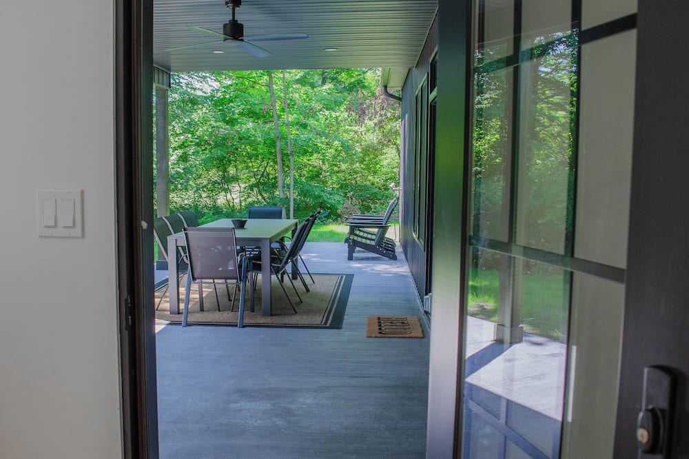 Marlboro House | The Noir House: modern new construction in the heart of Hudson Valley