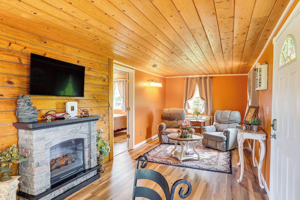 Water Valley House | Cozy Water Valley Home w/ Yard & Fire Pit!