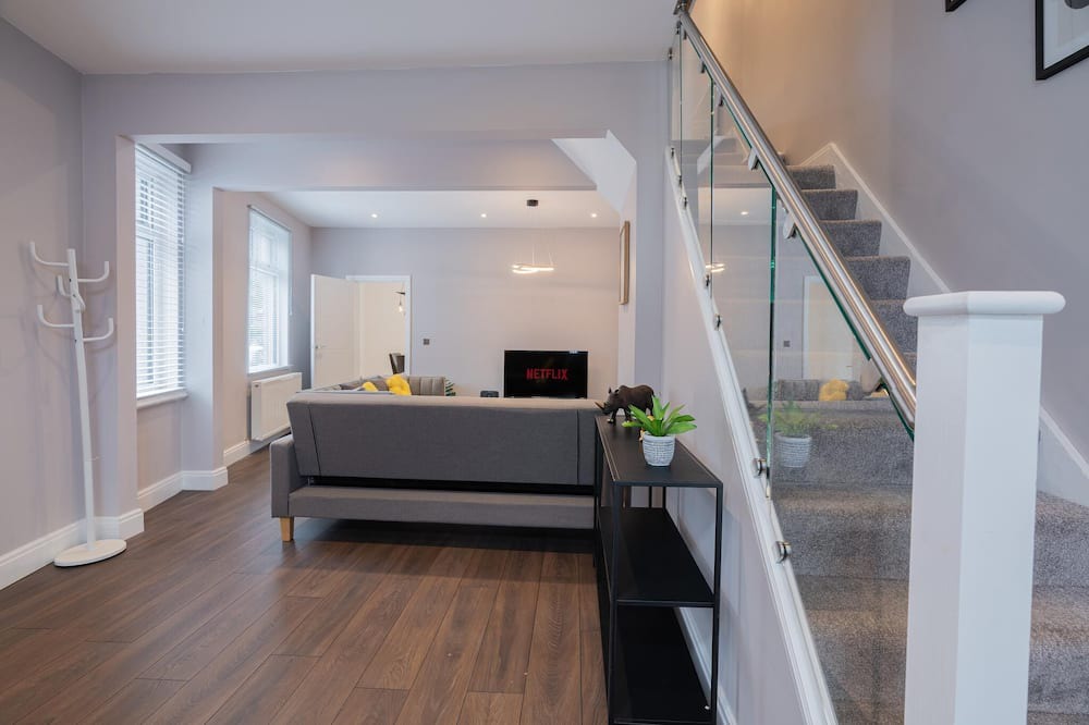 Northumberland Park House | Stunning 3 Bedroom House-Tottenham Stadium-parking