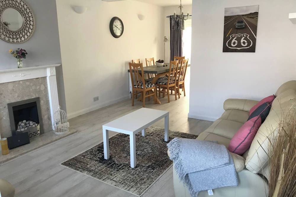 Dadlington House | Immaculate 2-Bed House in Coventry