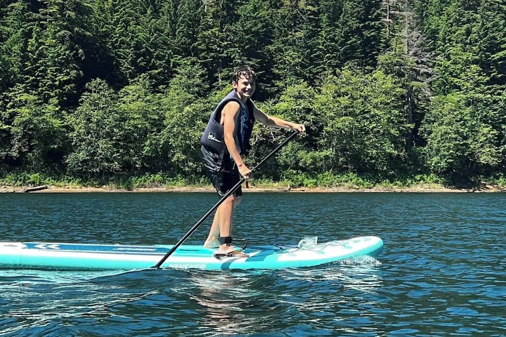 Amboy House | Cozy Glamping RV Hot Tub, Fire Pit & Nature Escape