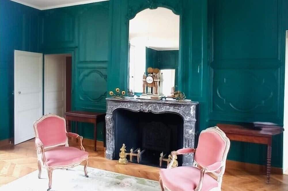 Marmagne House | Gîte Dans Château de Caractère en Plein Centre de la France