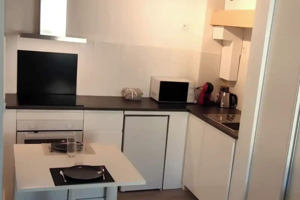 Saint-Renan Apartment | Complete accommodation for 2 people, independent access, separate bedroom.