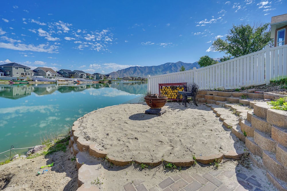 Stansbury Park House | Lakefront Utah Home w/Private Beach, Dock & Canoe