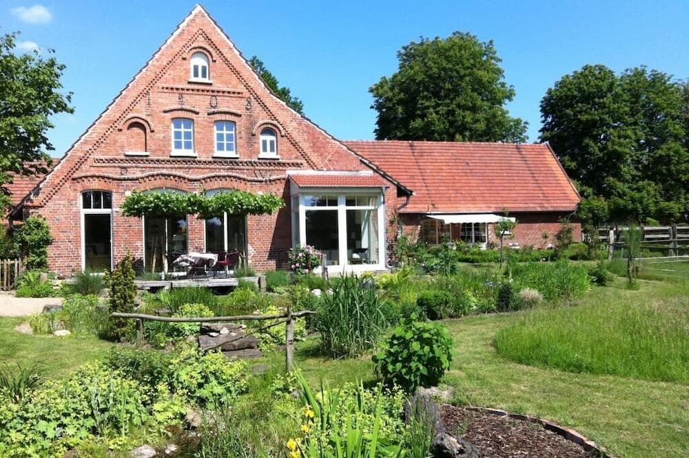 Petershagen House | Rose Cottage Comfortable holiday residence