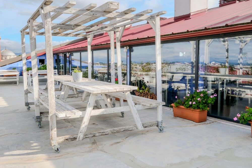 Urla Apartment | Tranquil Flat w Balcony in a Lux Complex in Urla