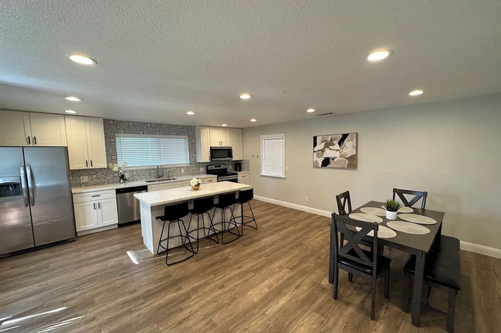 Stockton House | Lovely Charming Home 4 bdrm