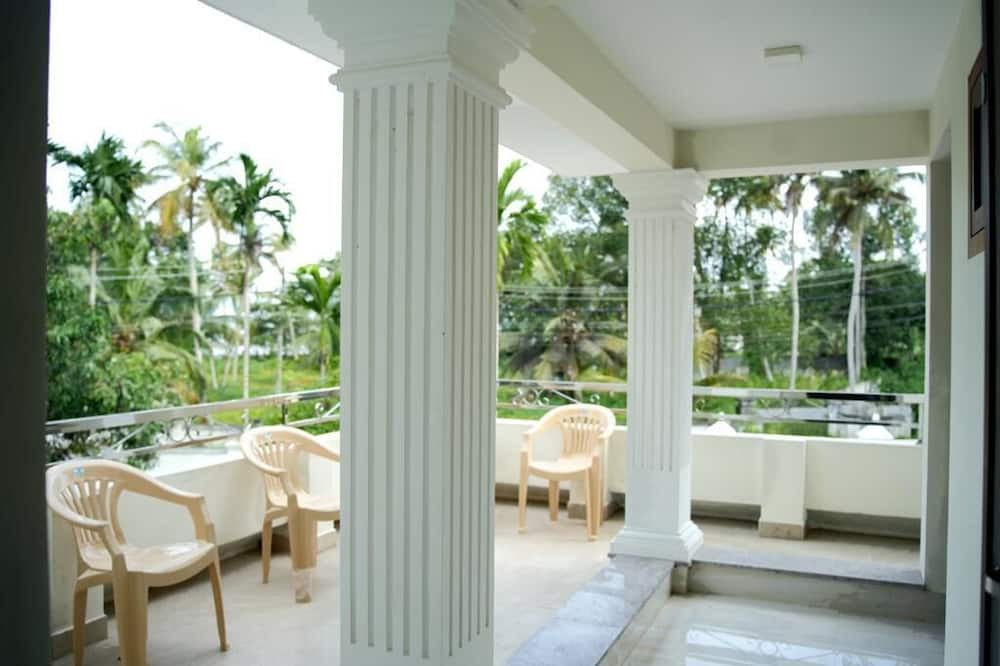 Thanneermukkom Villa | Lakeshore Premier Serviced Villa - Professionally serviced, near Vembanad Lake!